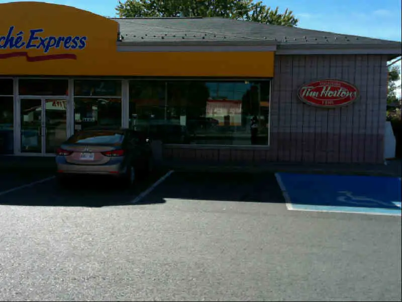 Tim Hortons storefront and interior at 9485 Boul Henri-bourrassa, Quebec, QC