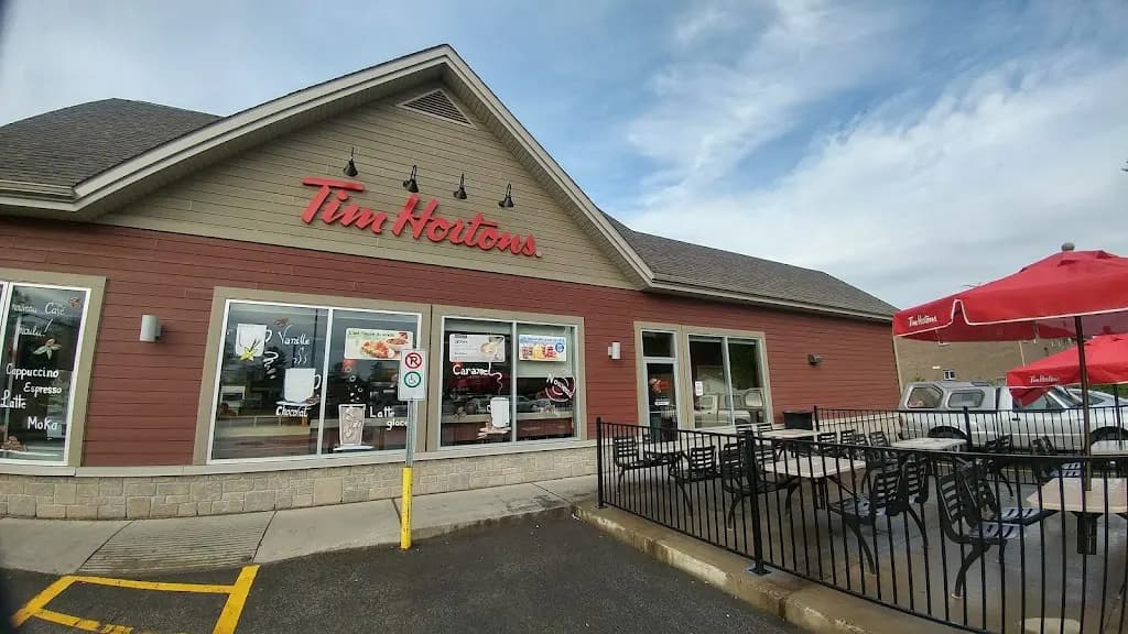Tim Hortons storefront and interior at 3164 1re Ave, Rawdon, QC