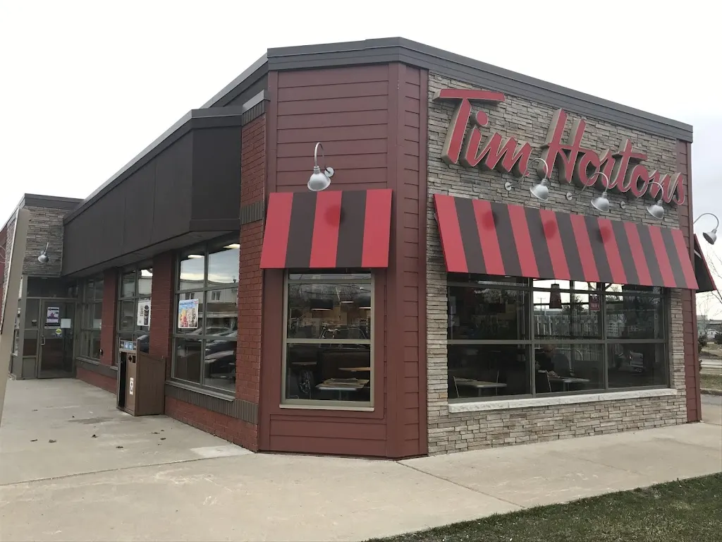 Tim Hortons storefront and interior at 198 Route 138, Saint-augustin-de-desmaures, QC