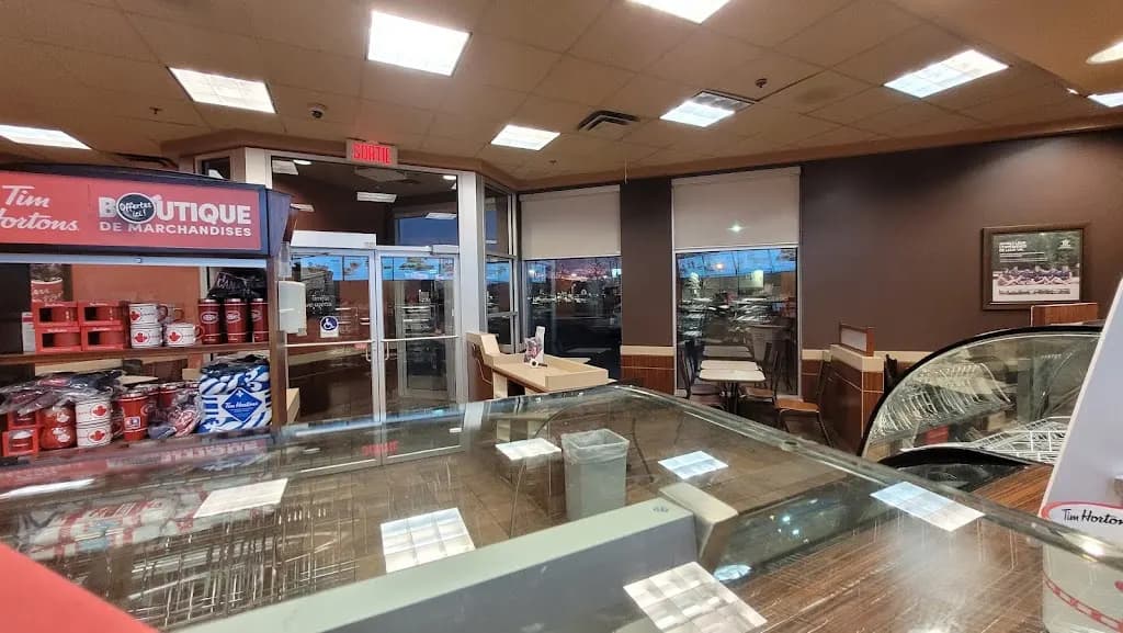Tim Hortons storefront and interior at 400 Rue Dubois Local 103, St-eustache, QC